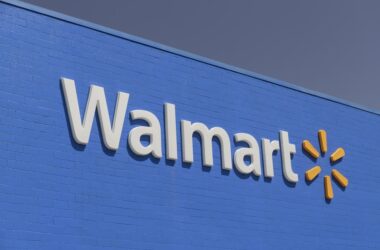 Walmart Gains Dominance In Retail Market As Target Struggles.jpg